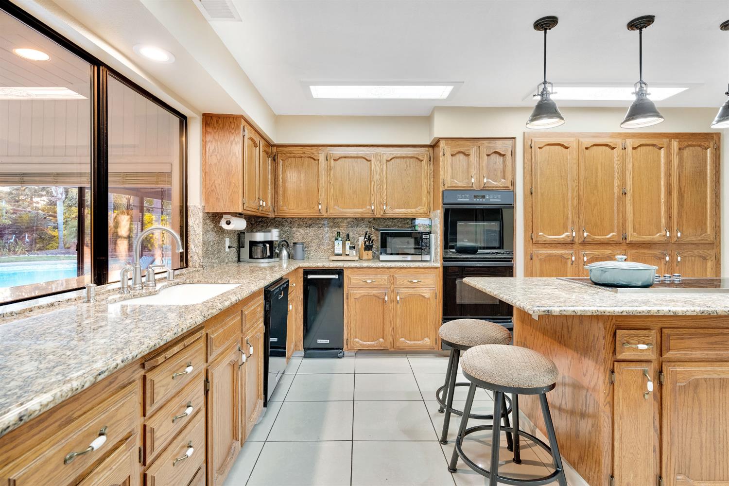 327 E Audubon Dr, Fresno, CA 93720