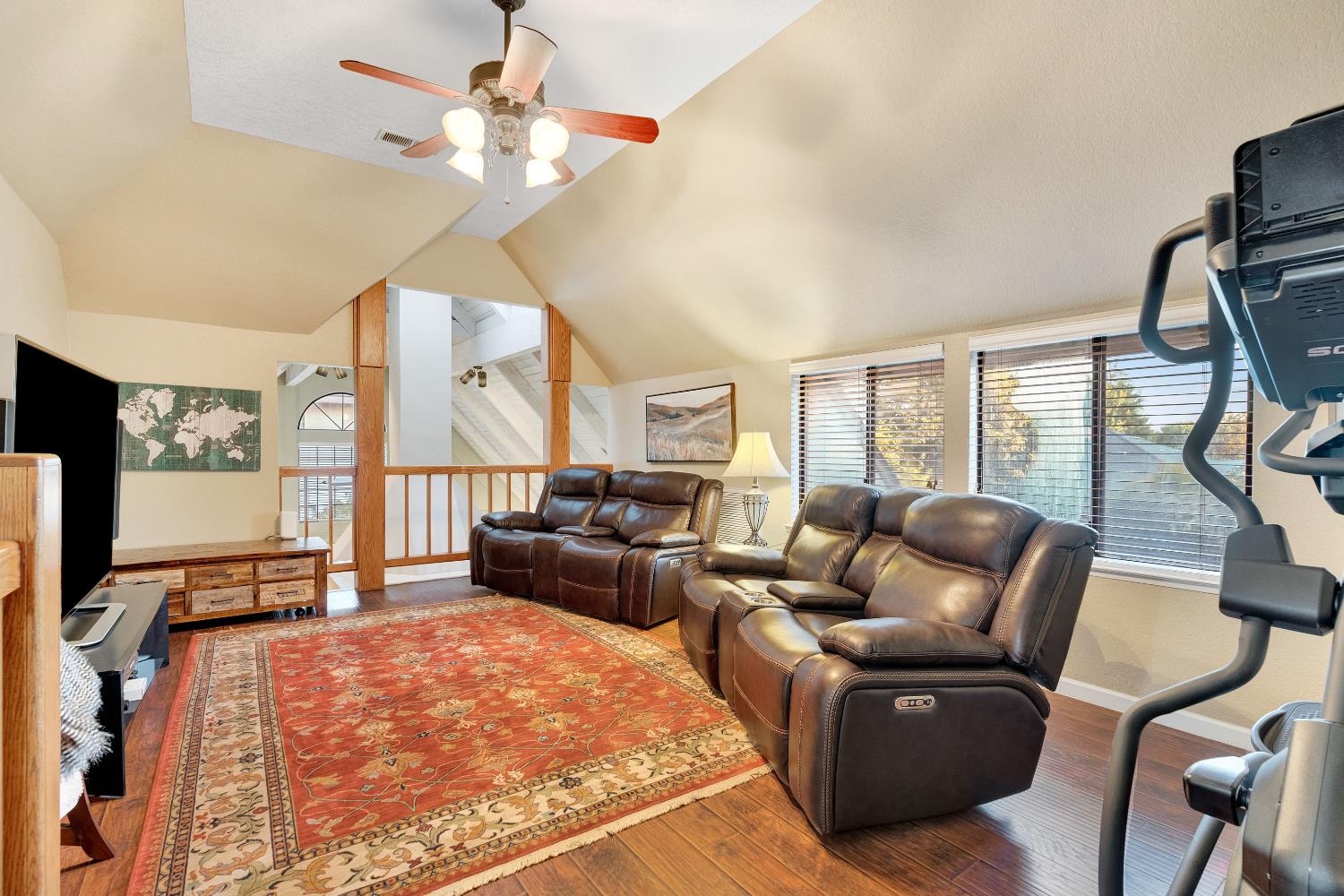 327 E Audubon Dr, Fresno, CA 93720