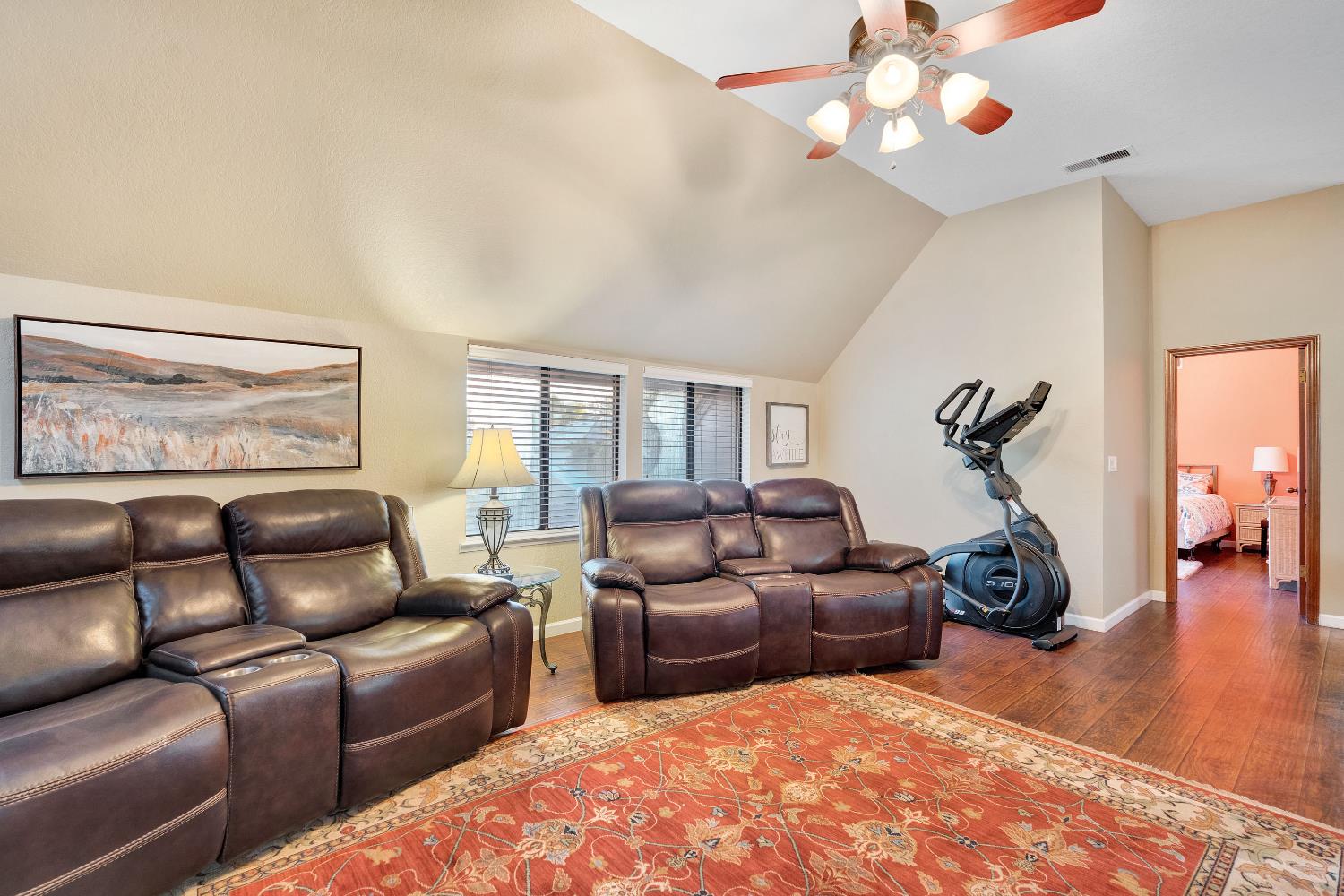 327 E Audubon Dr, Fresno, CA 93720