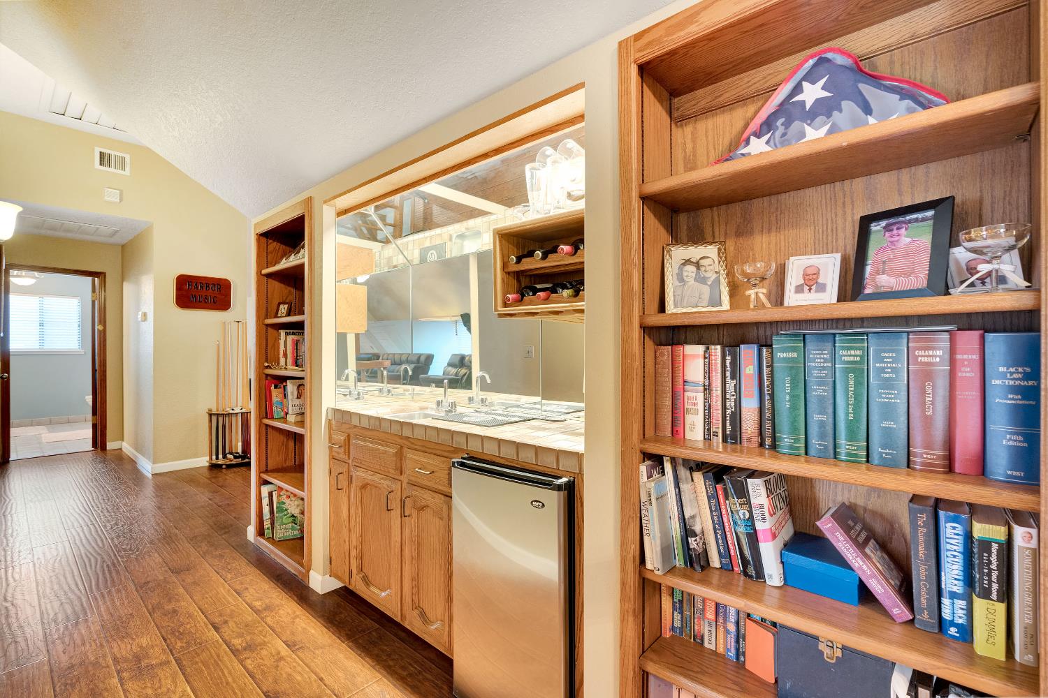 327 E Audubon Dr, Fresno, CA 93720