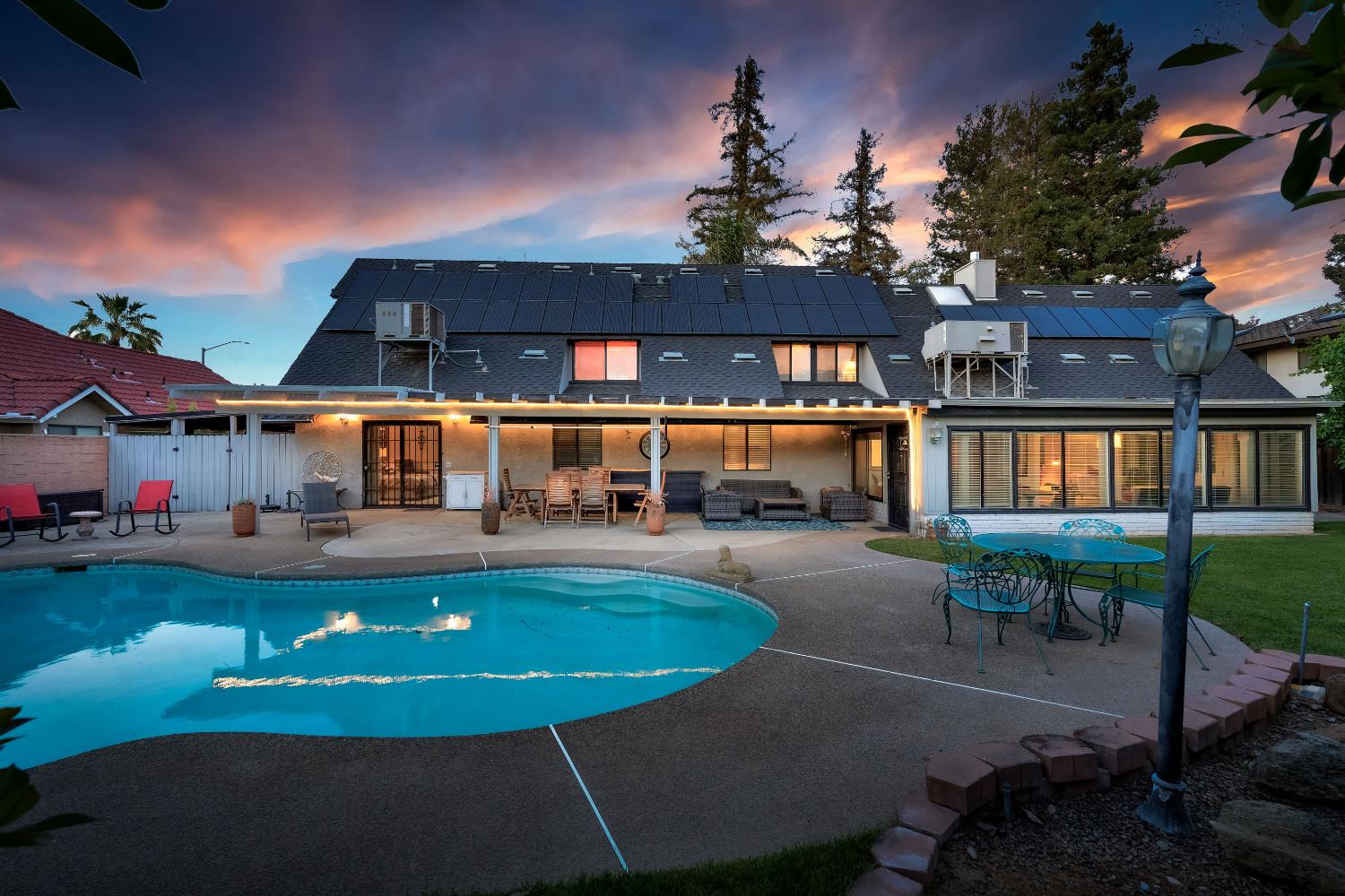 327 E Audubon Dr, Fresno, CA 93720