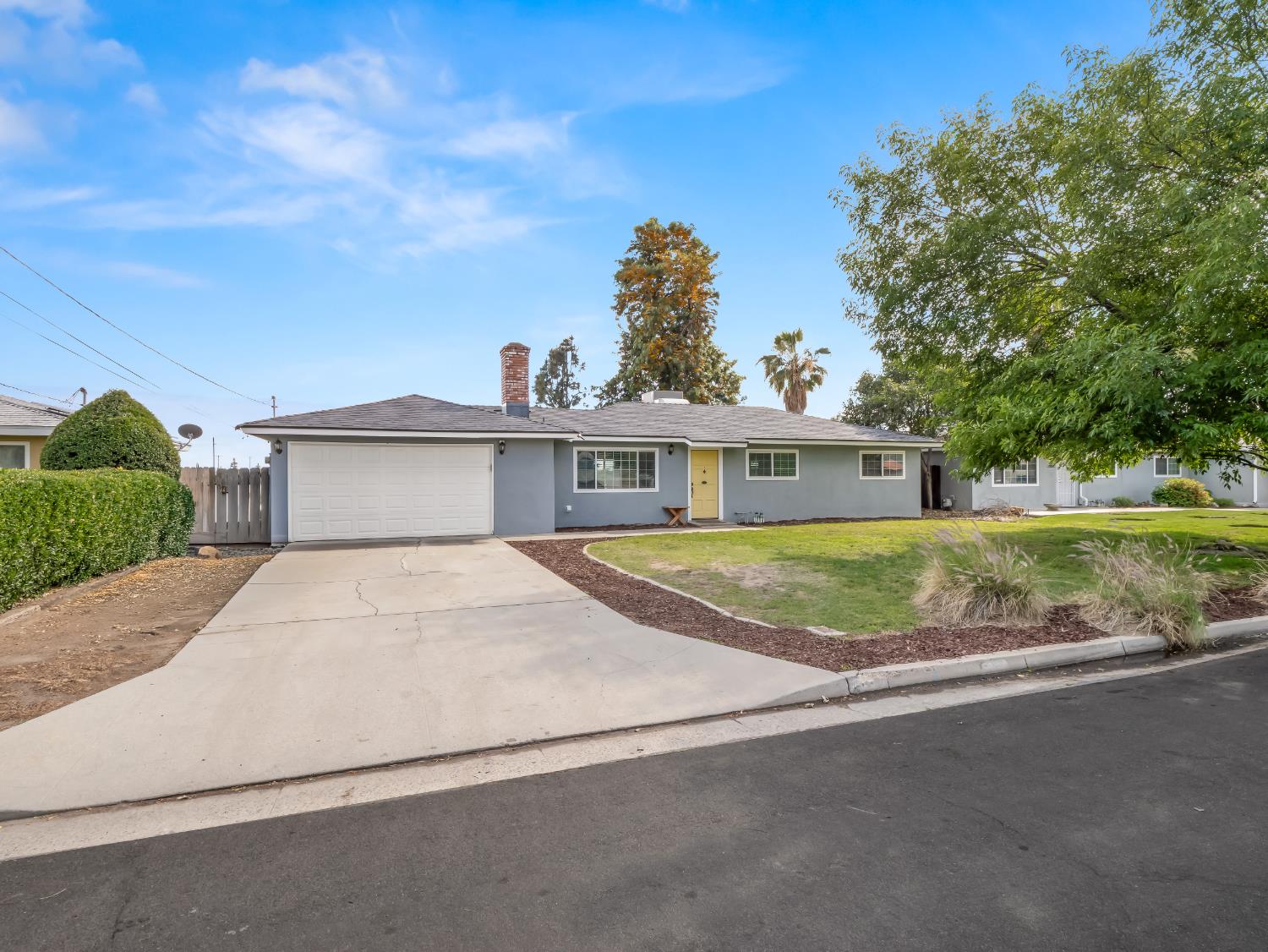 5684 E Sussex Way, Fresno, CA 93727