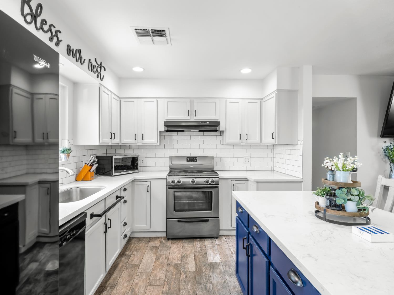 5684 E Sussex Way, Fresno, CA 93727