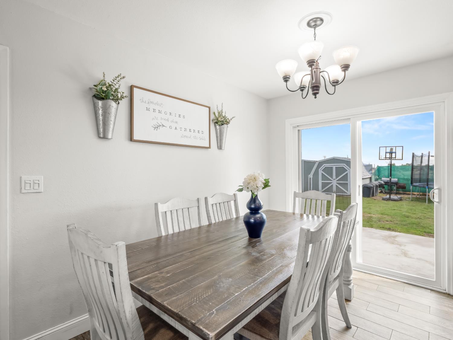 5684 E Sussex Way, Fresno, CA 93727