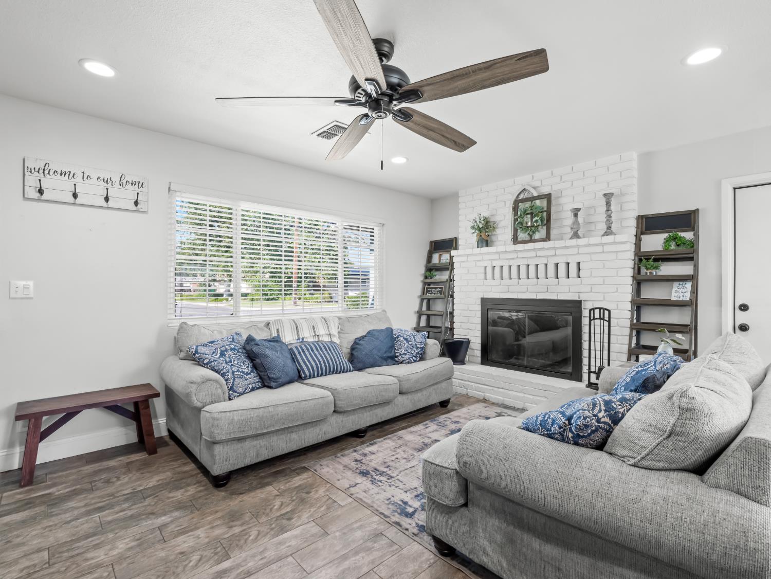 5684 E Sussex Way, Fresno, CA 93727