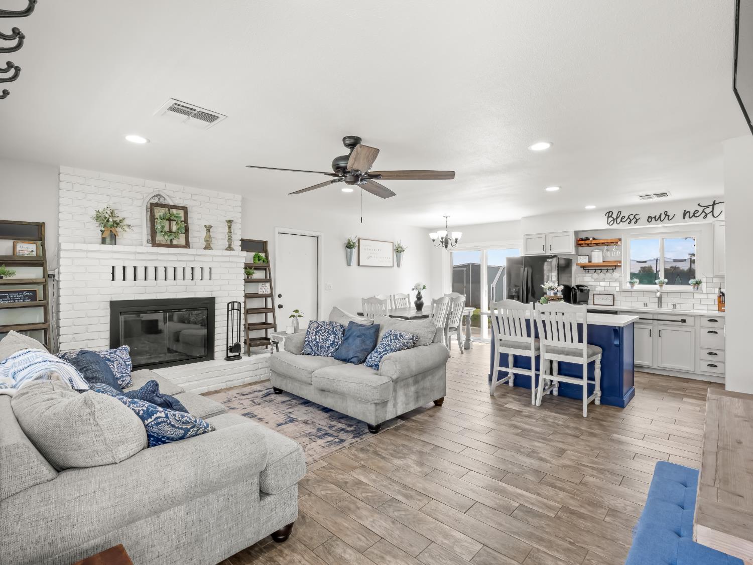 5684 E Sussex Way, Fresno, CA 93727