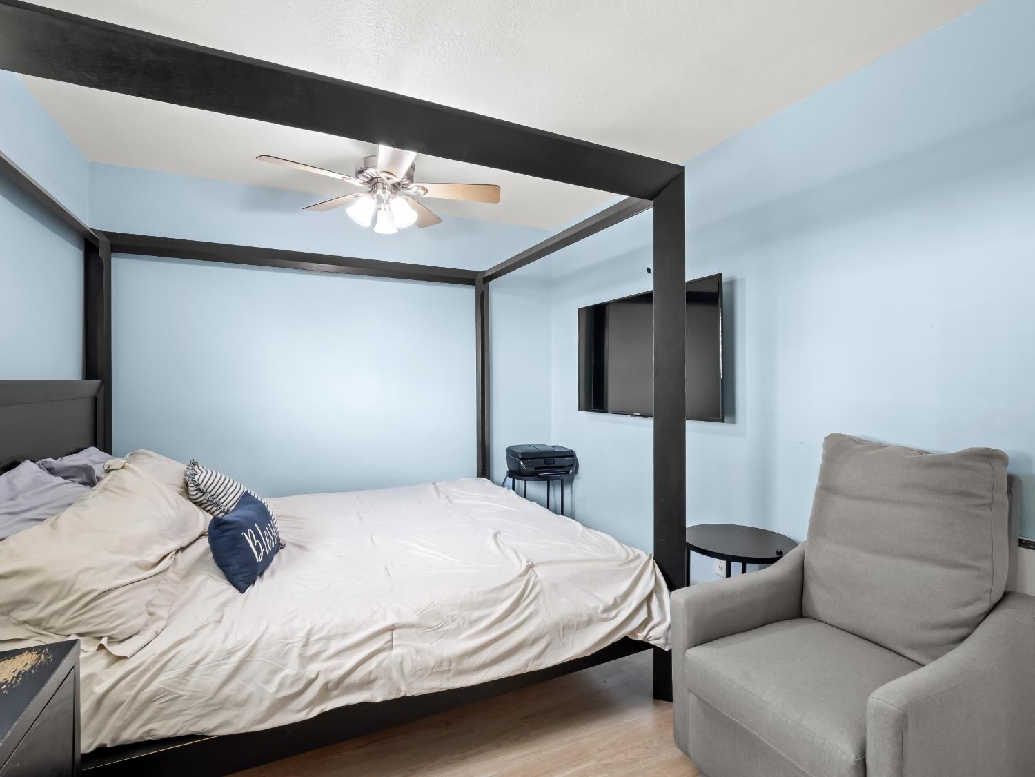 5684 E Sussex Way, Fresno, CA 93727