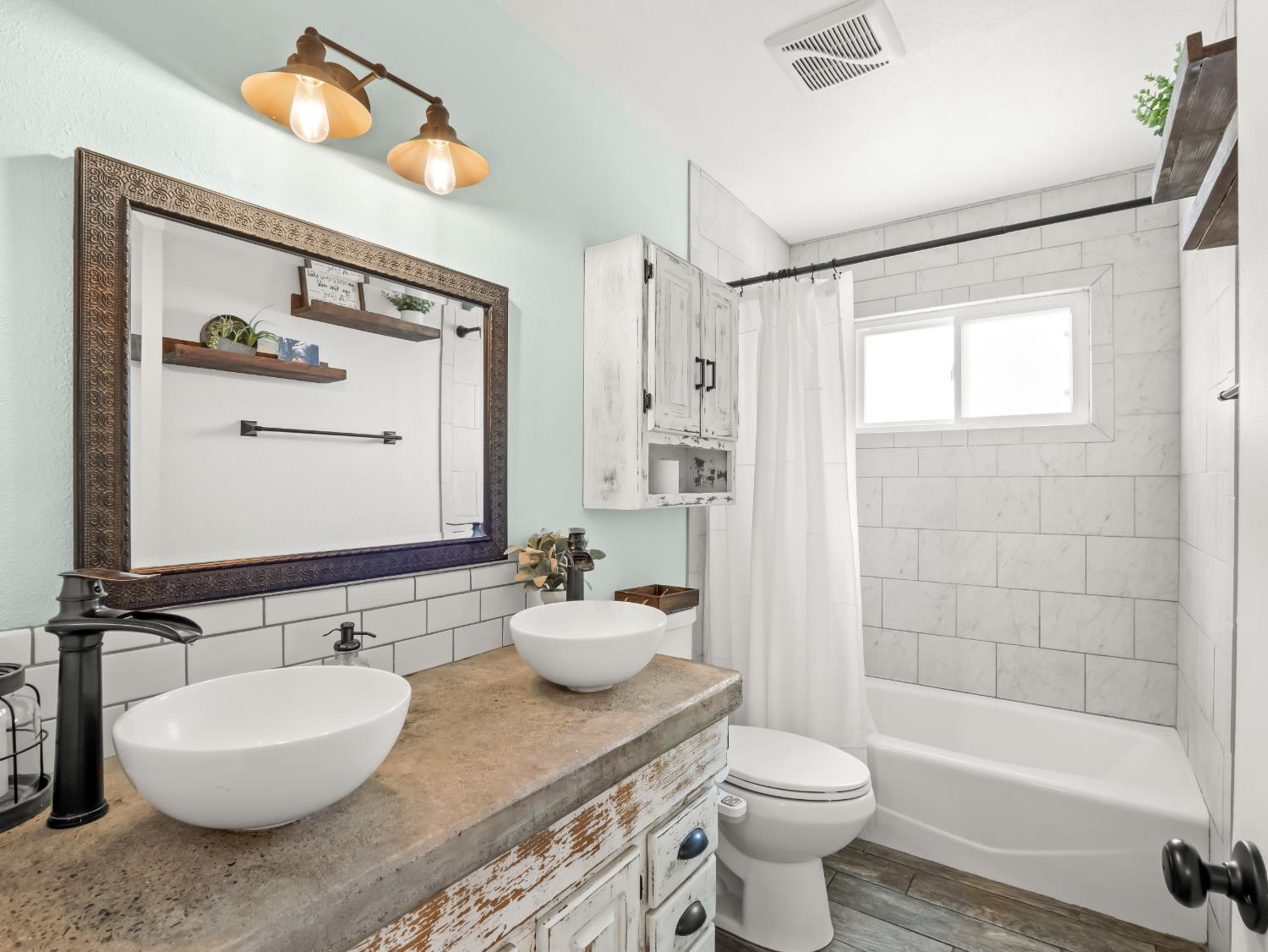 5684 E Sussex Way, Fresno, CA 93727