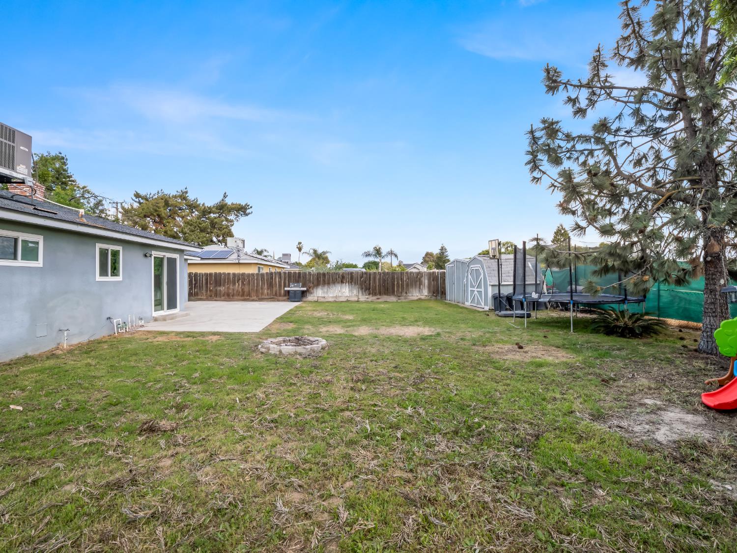 5684 E Sussex Way, Fresno, CA 93727