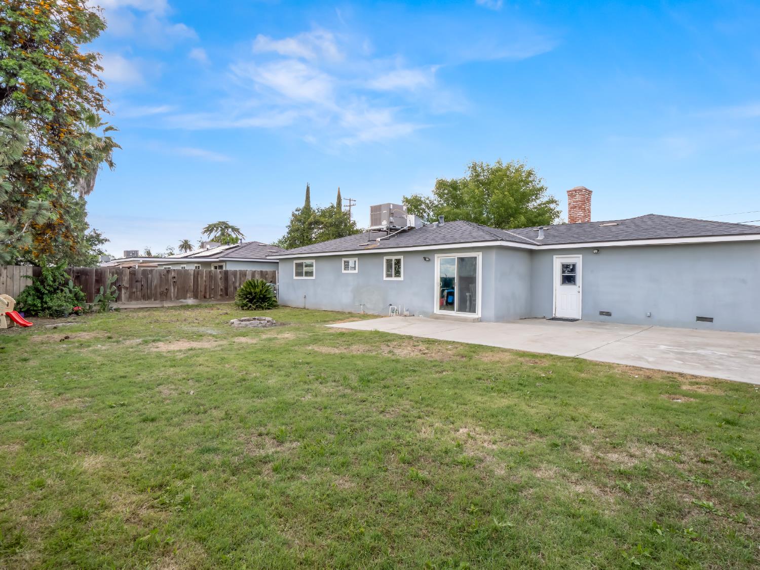 5684 E Sussex Way, Fresno, CA 93727
