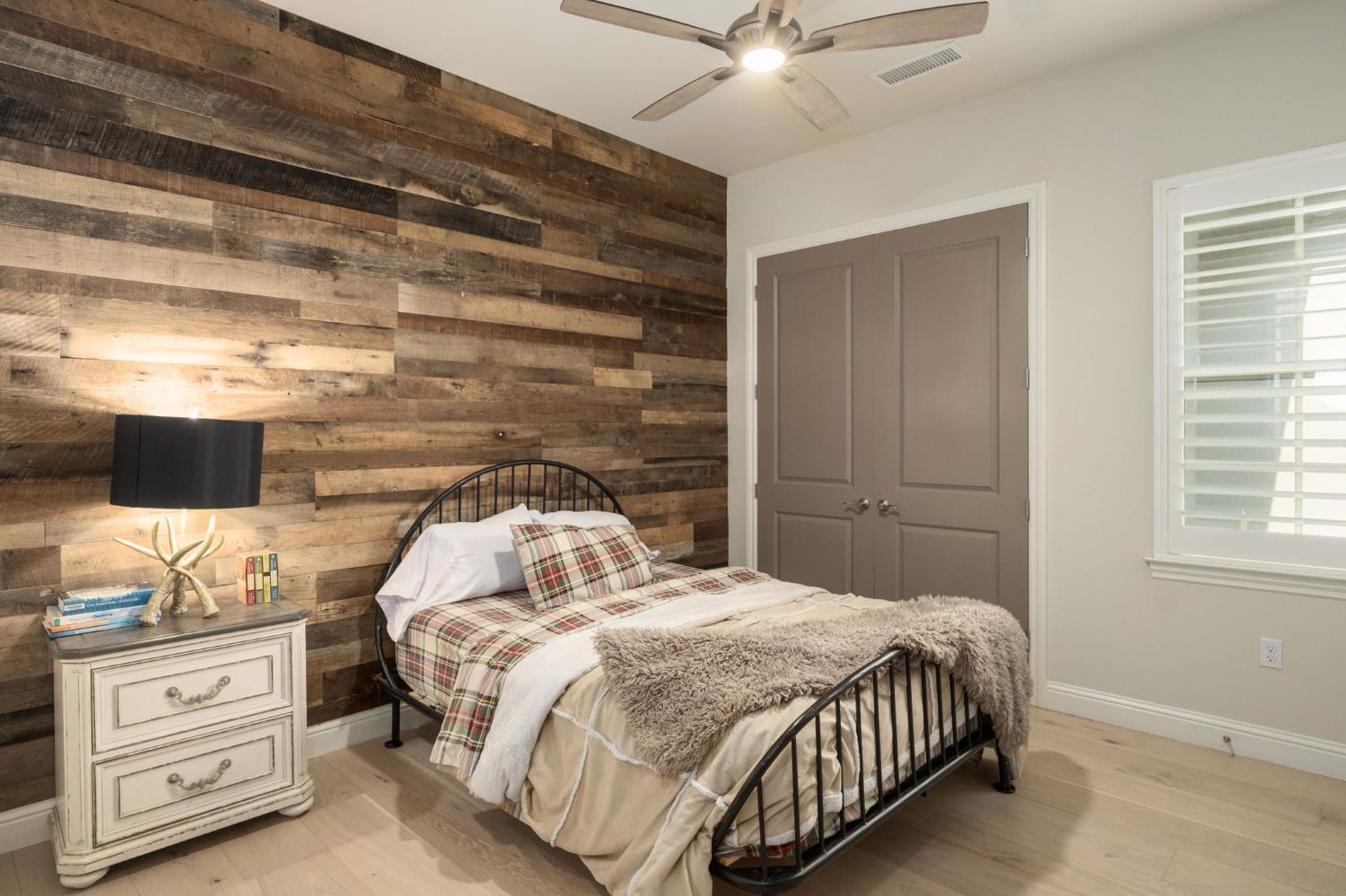 11865 N Ridgeway Dr, Fresno, CA 93730