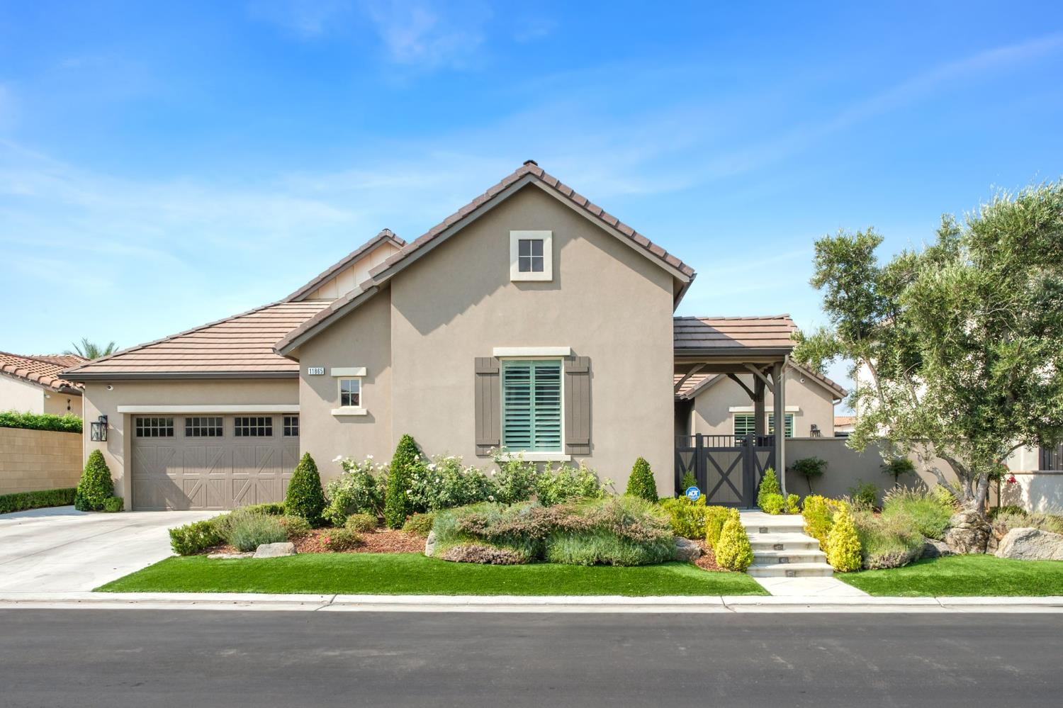 11865 N Ridgeway Dr, Fresno, CA 93730