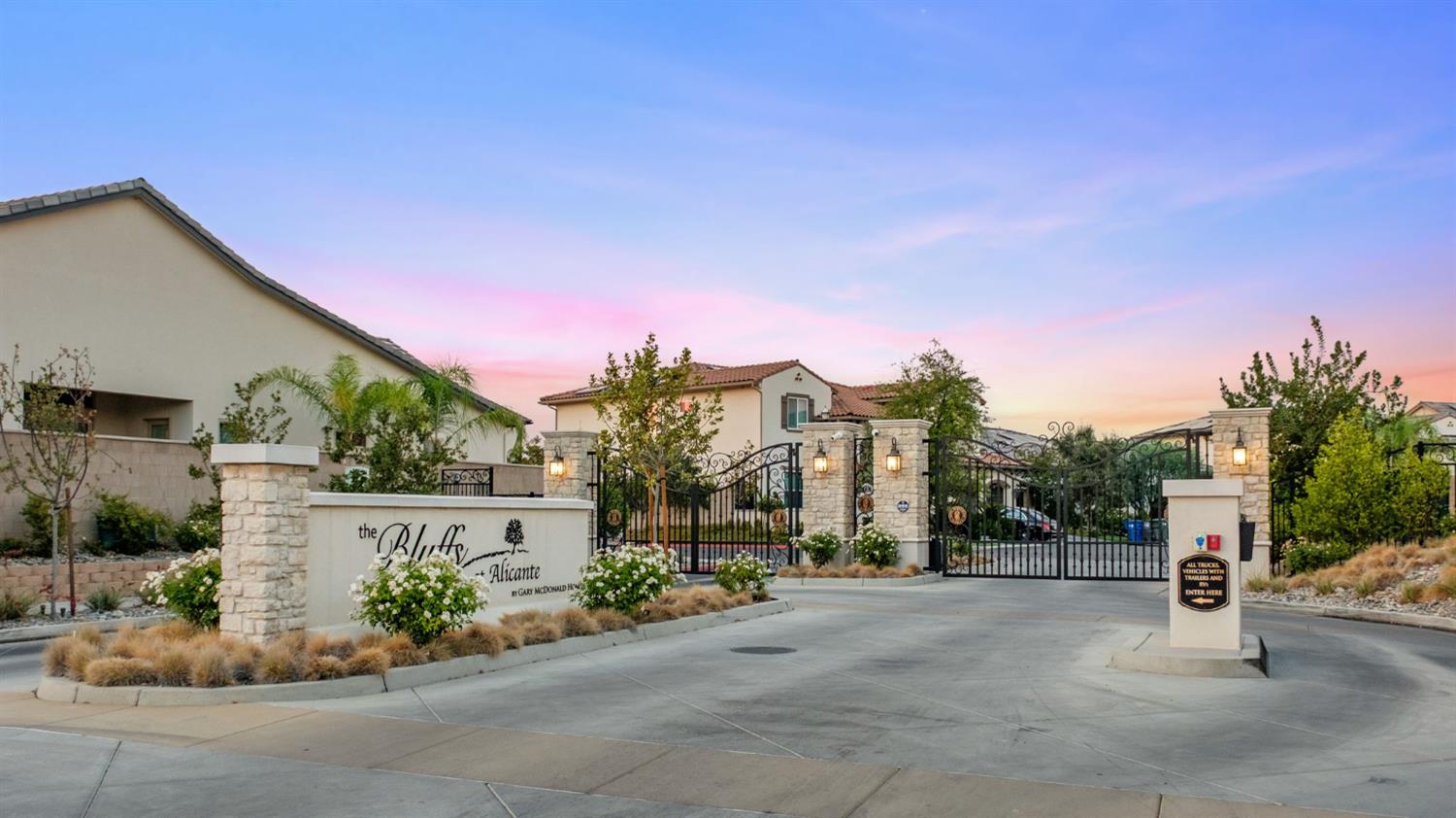 11865 N Ridgeway Dr, Fresno, CA 93730