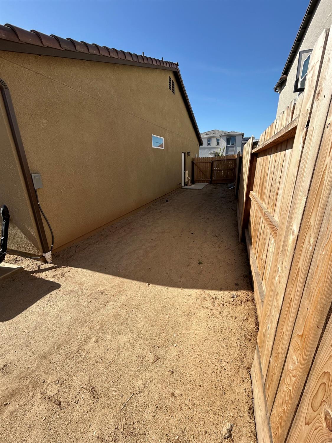 2873 E Corteza Dr, Fresno, CA 93730