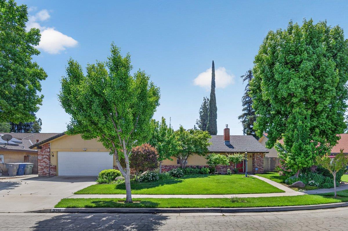 3291 E Los Altos Ave, Fresno, CA 93710