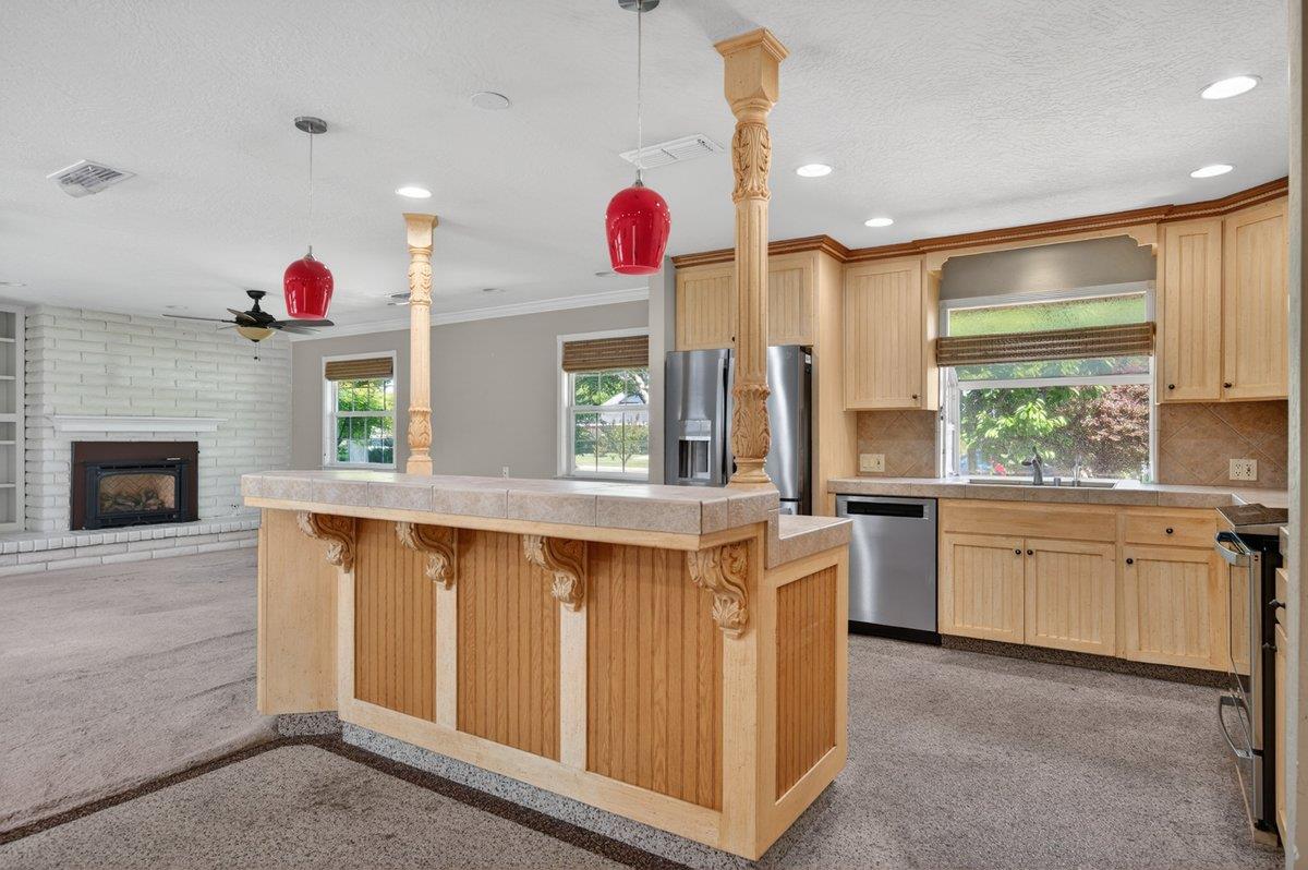 3291 E Los Altos Ave, Fresno, CA 93710