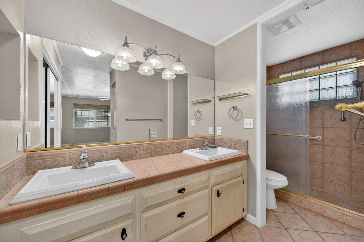 3291 E Los Altos Ave, Fresno, CA 93710