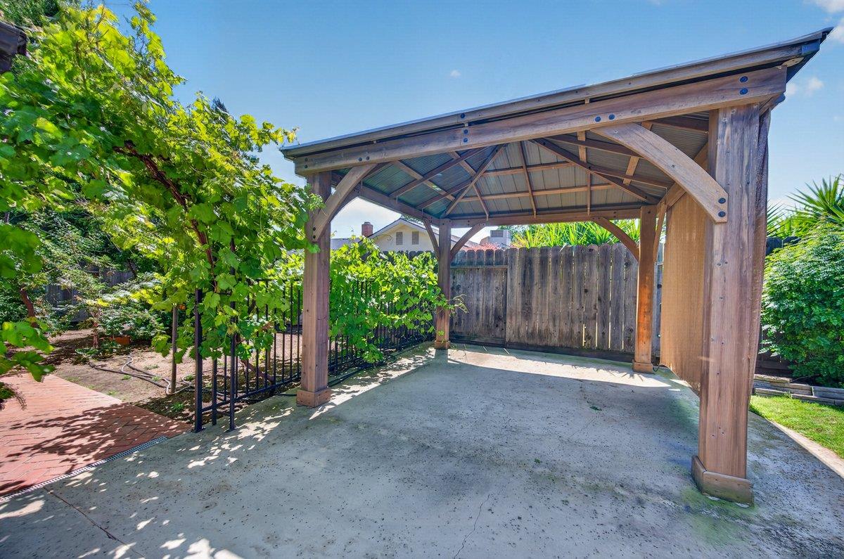 3291 E Los Altos Ave, Fresno, CA 93710