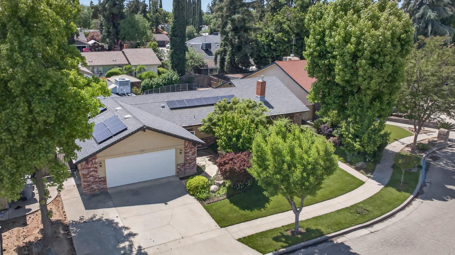 3291 E Los Altos Ave, Fresno, CA 93710