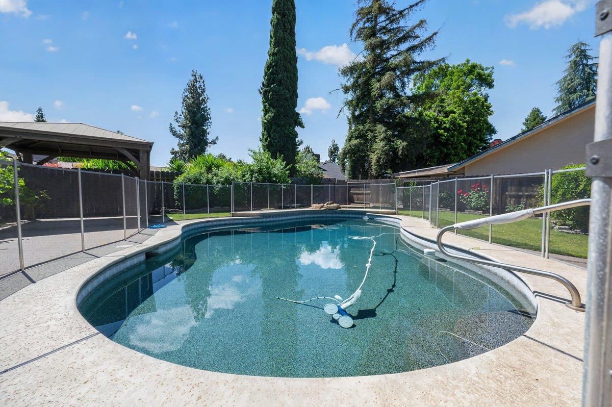 3291 E Los Altos Ave, Fresno, CA 93710