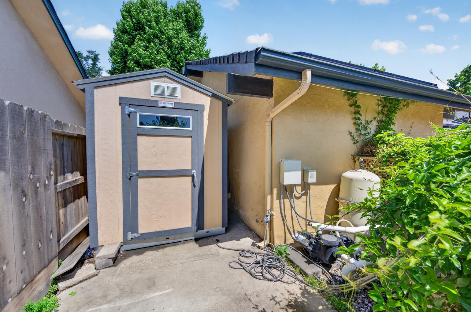 3291 E Los Altos Ave, Fresno, CA 93710