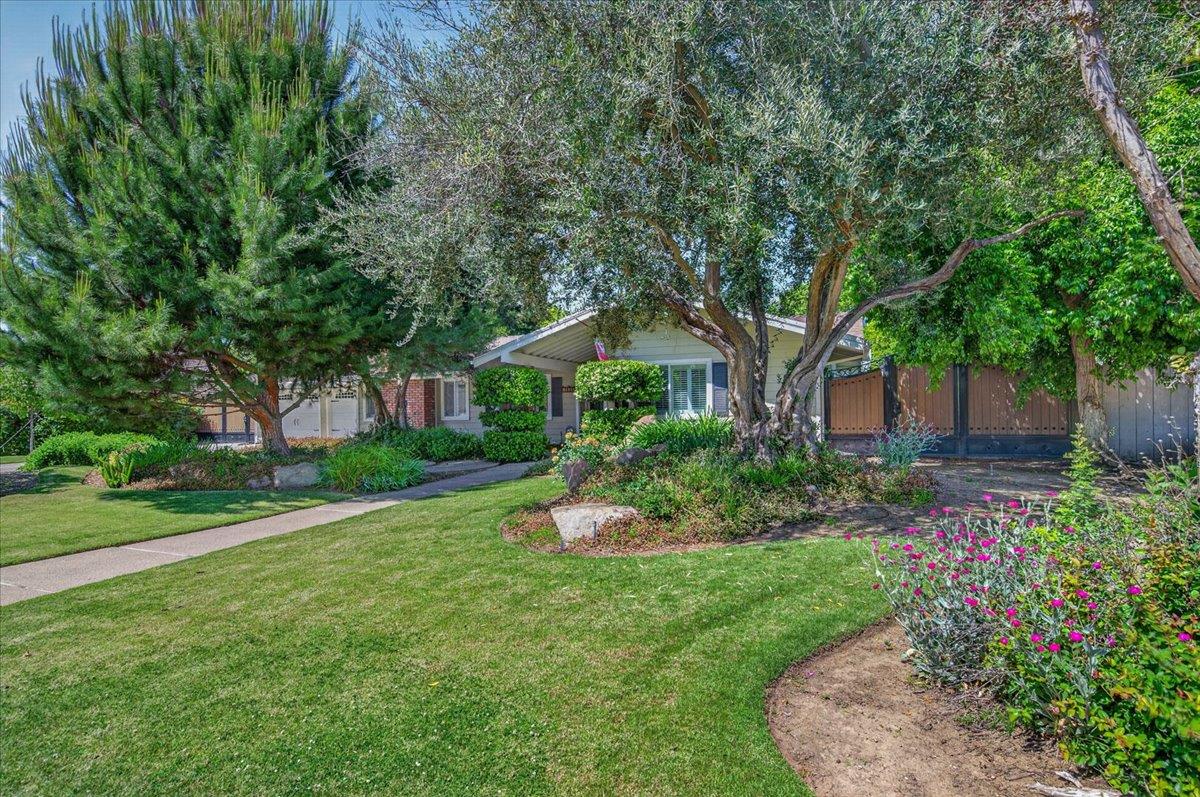 3132 W Alluvial Ave, Fresno, CA 93711