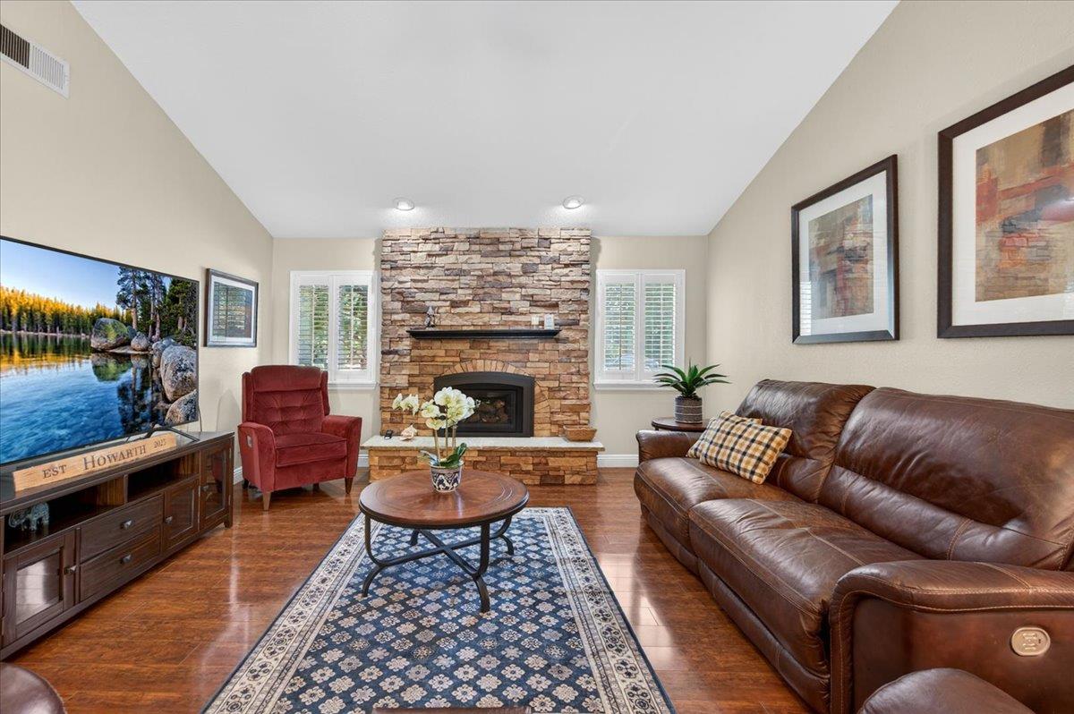 3132 W Alluvial Ave, Fresno, CA 93711