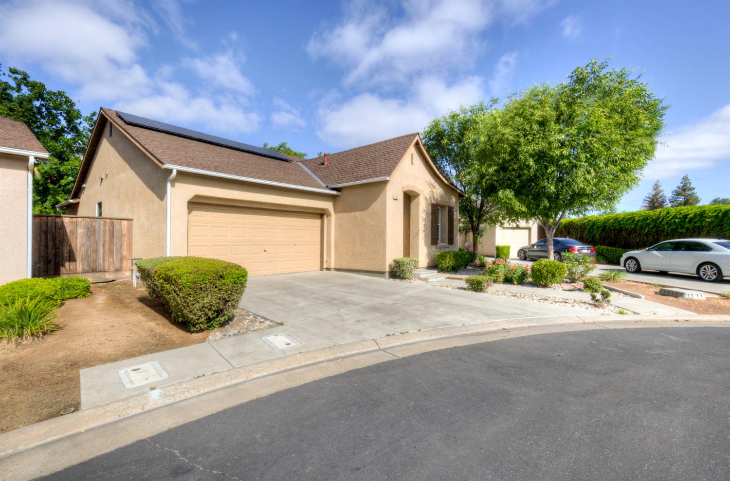 5691 N Crabapple Dr, Fresno, CA 93711