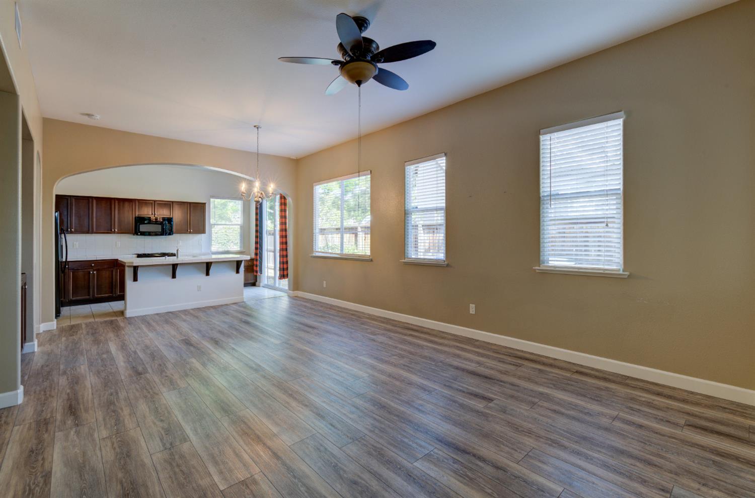 5691 N Crabapple Dr, Fresno, CA 93711