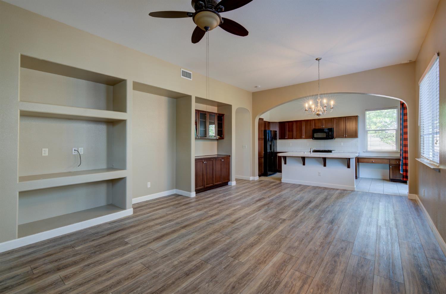 5691 N Crabapple Dr, Fresno, CA 93711