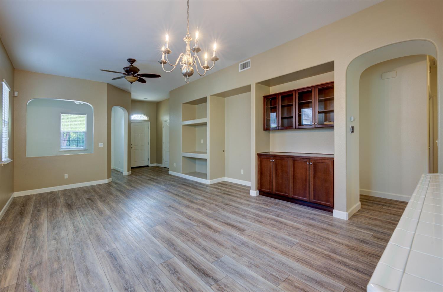 5691 N Crabapple Dr, Fresno, CA 93711