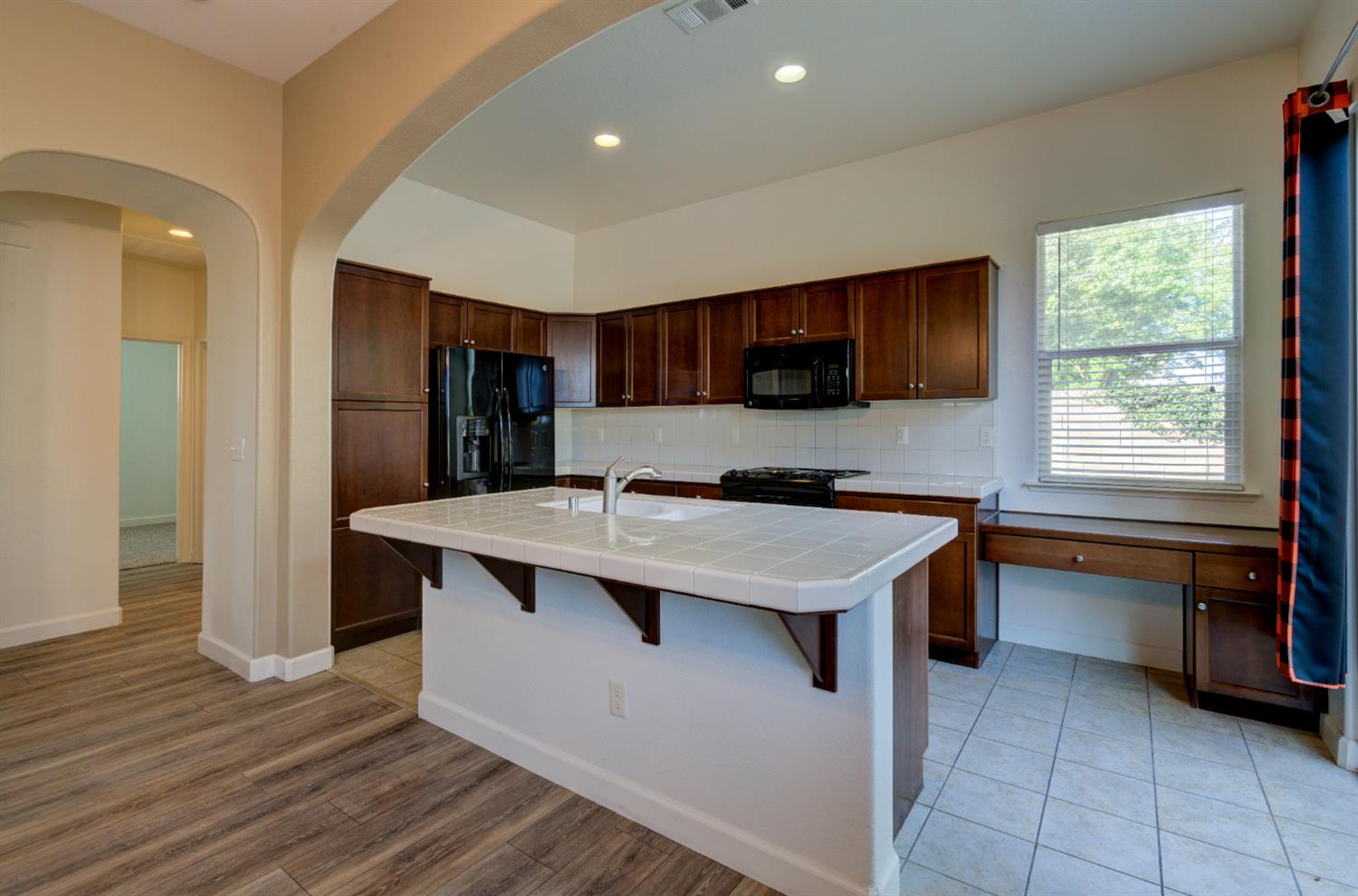 5691 N Crabapple Dr, Fresno, CA 93711