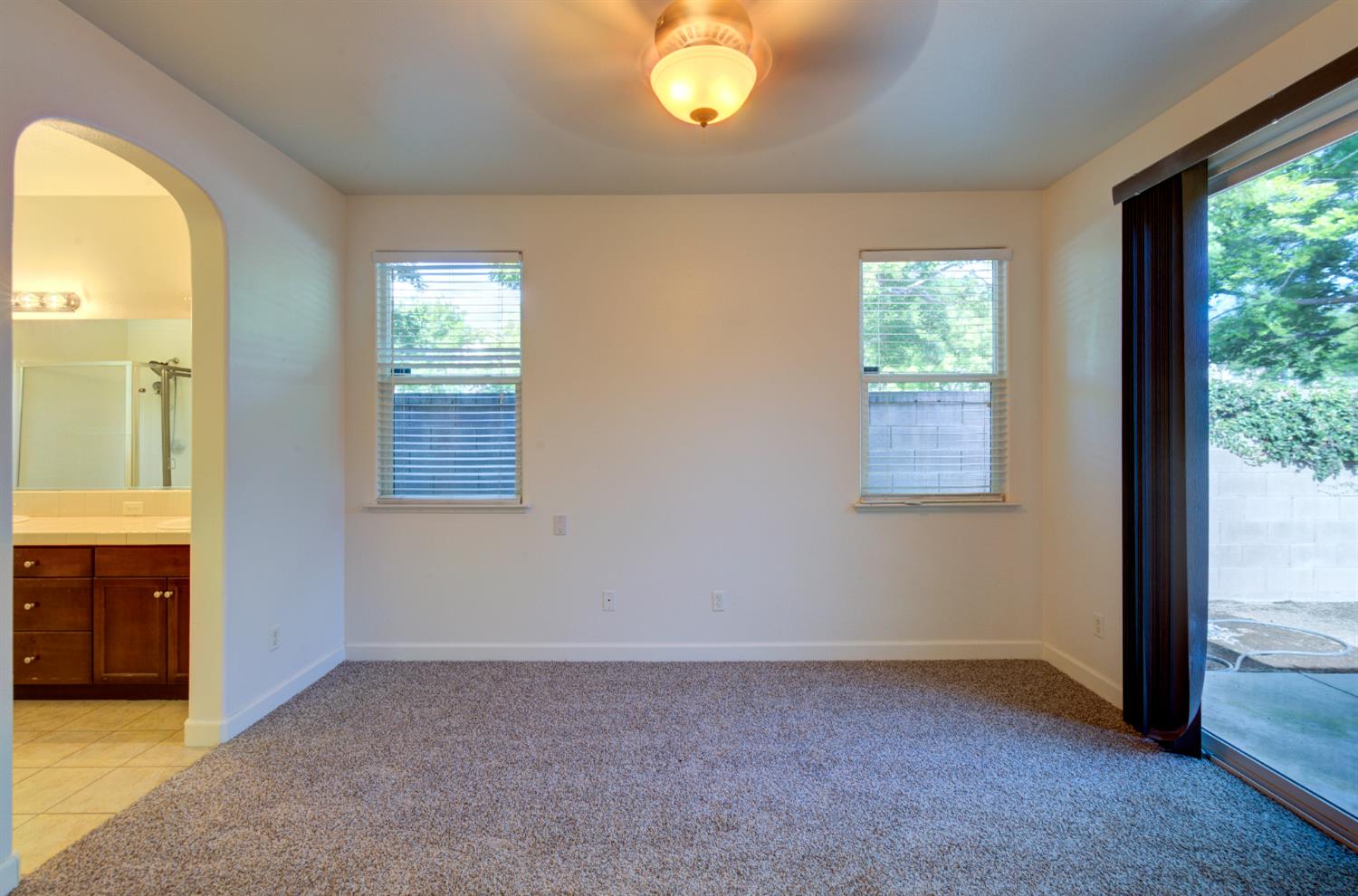 5691 N Crabapple Dr, Fresno, CA 93711