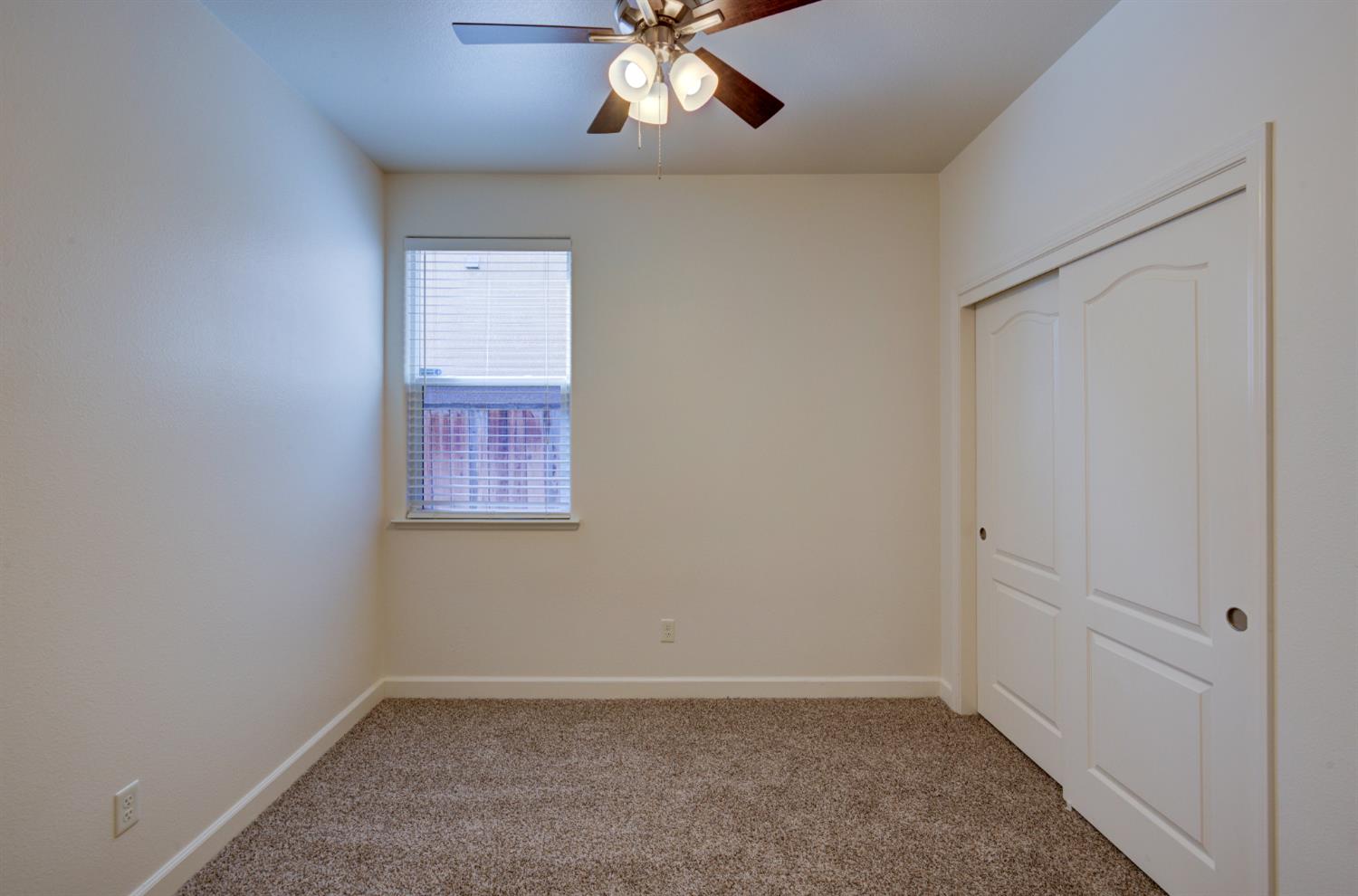 5691 N Crabapple Dr, Fresno, CA 93711