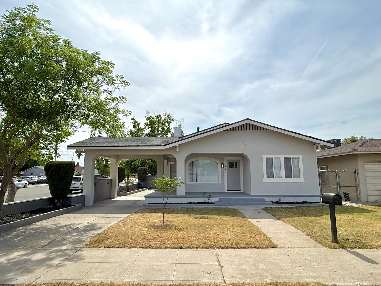 242 Fresno St, Fresno, CA 93706