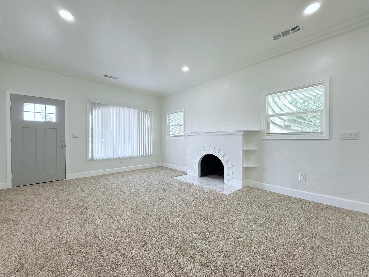 242 Fresno St, Fresno, CA 93706