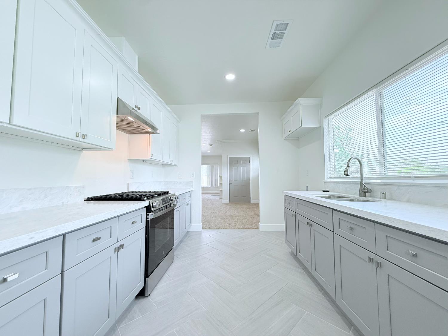 242 Fresno St, Fresno, CA 93706