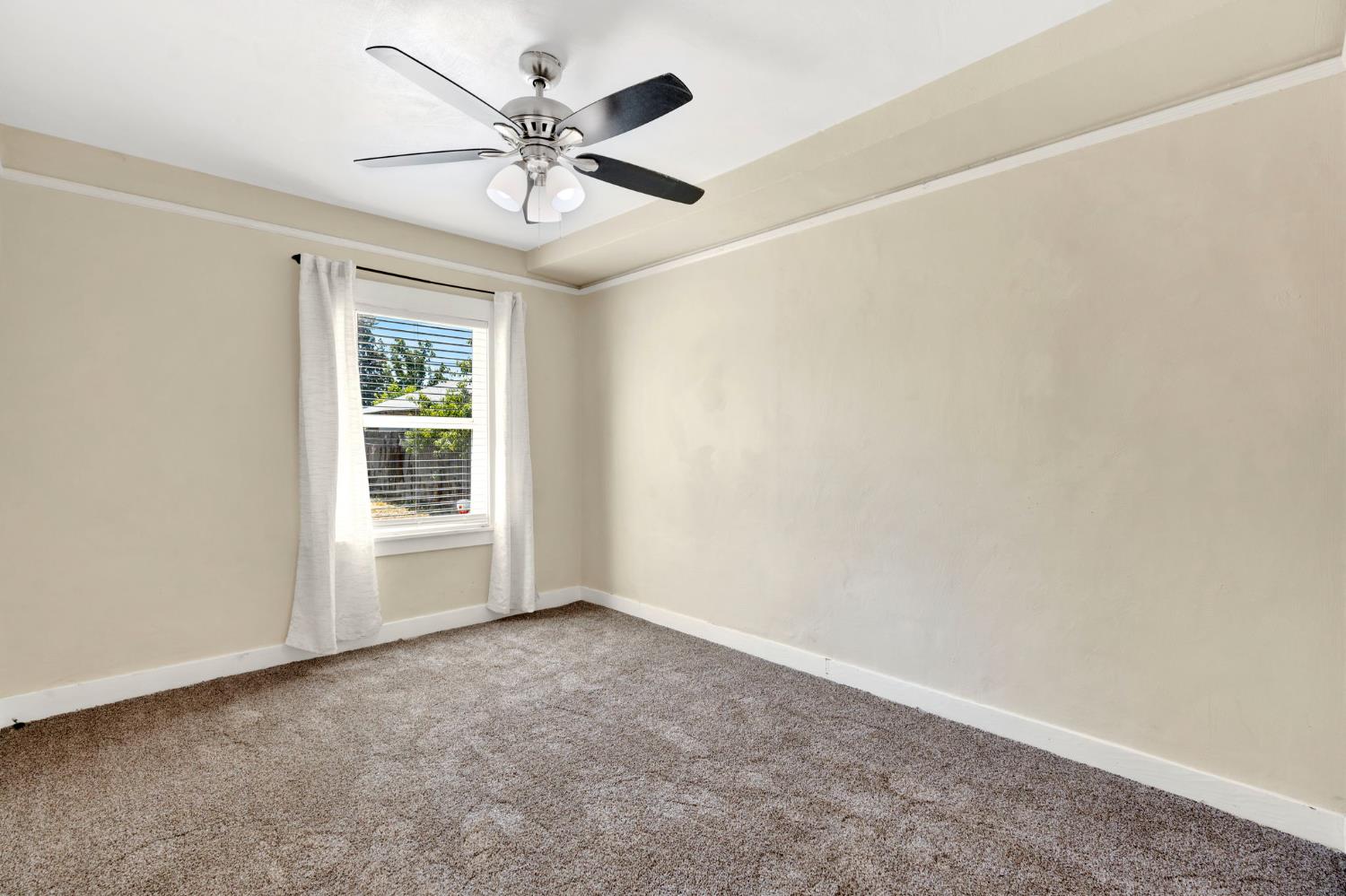 4338 E Grant Ave, Fresno, CA 93702