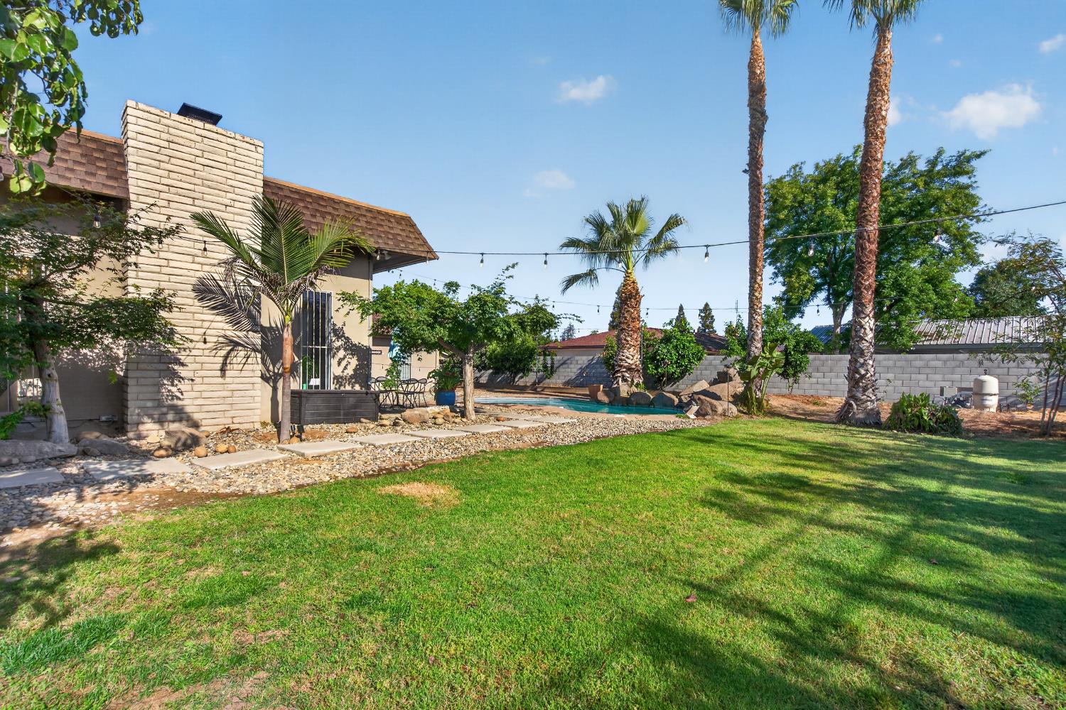 1923 S Fairway, Fresno, CA 93727