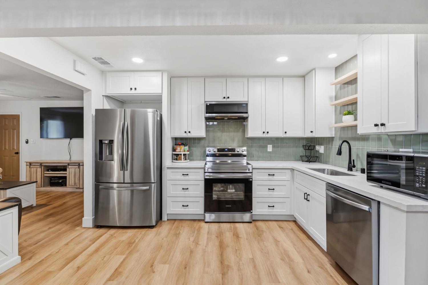 1370 N Willow Ave, Fresno, CA 93727
