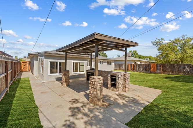 1370 N Willow Ave, Fresno, CA 93727