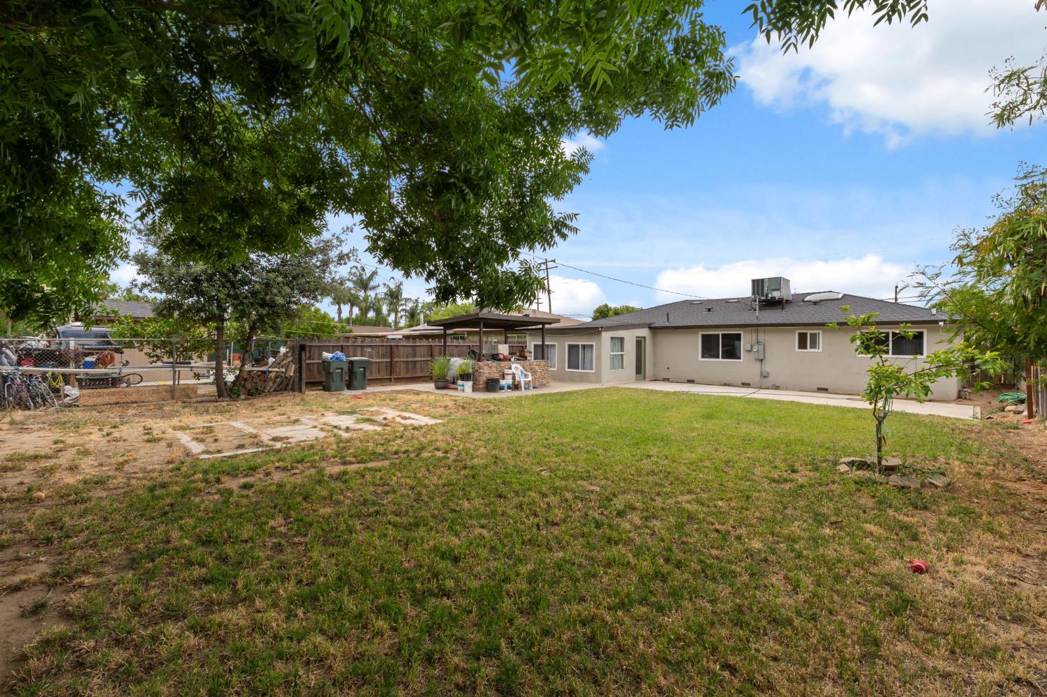 1370 N Willow Ave, Fresno, CA 93727