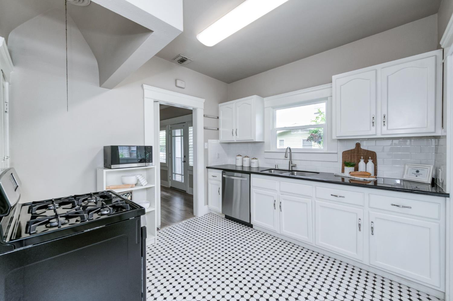 636 E Yale Ave, Fresno, CA 93704