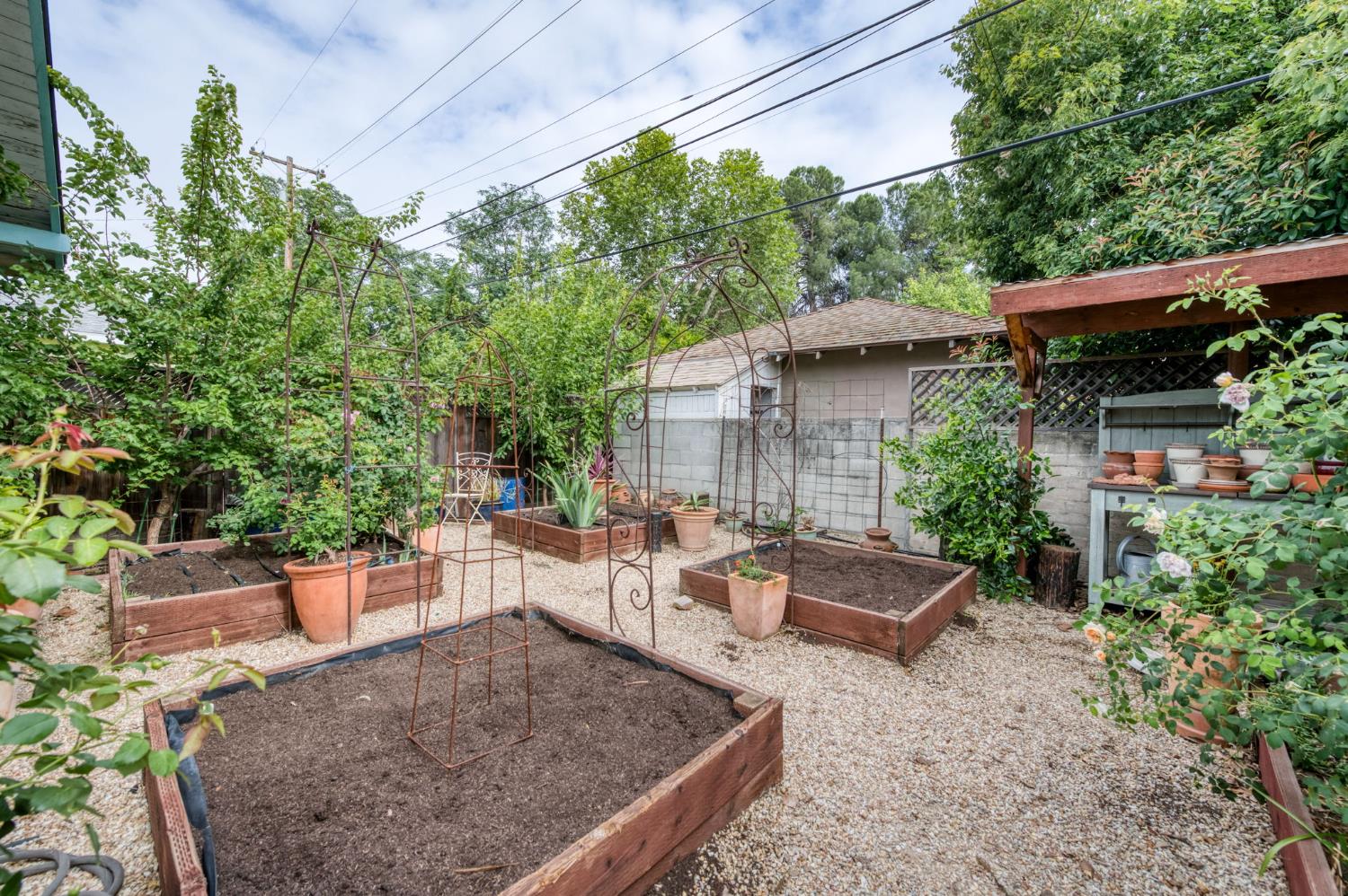 636 E Yale Ave, Fresno, CA 93704