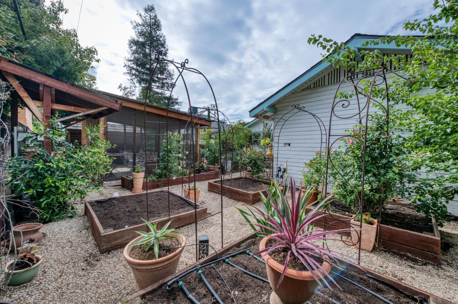 636 E Yale Ave, Fresno, CA 93704