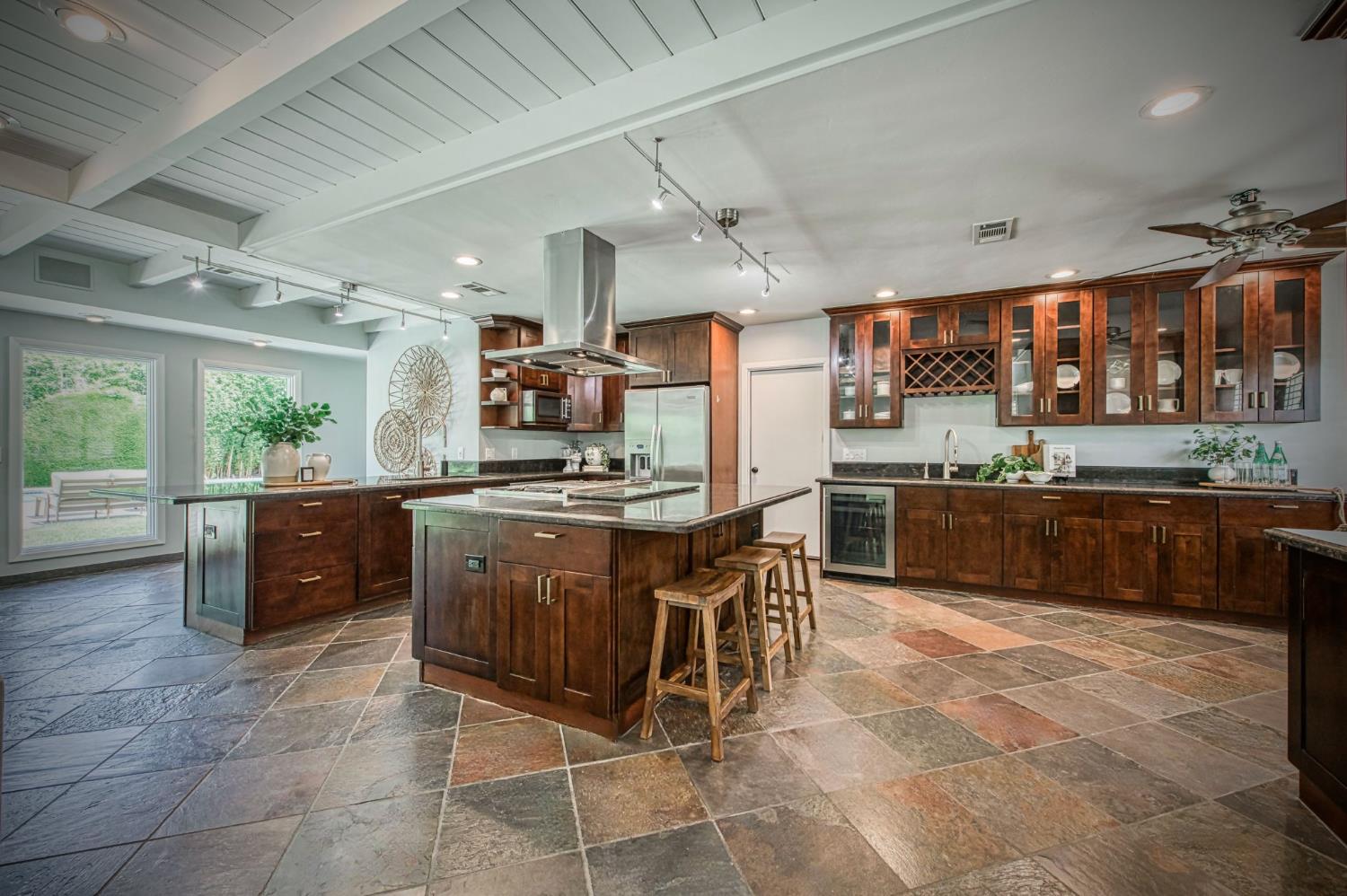 2530 W Dovewood Ln, Fresno, CA 93711