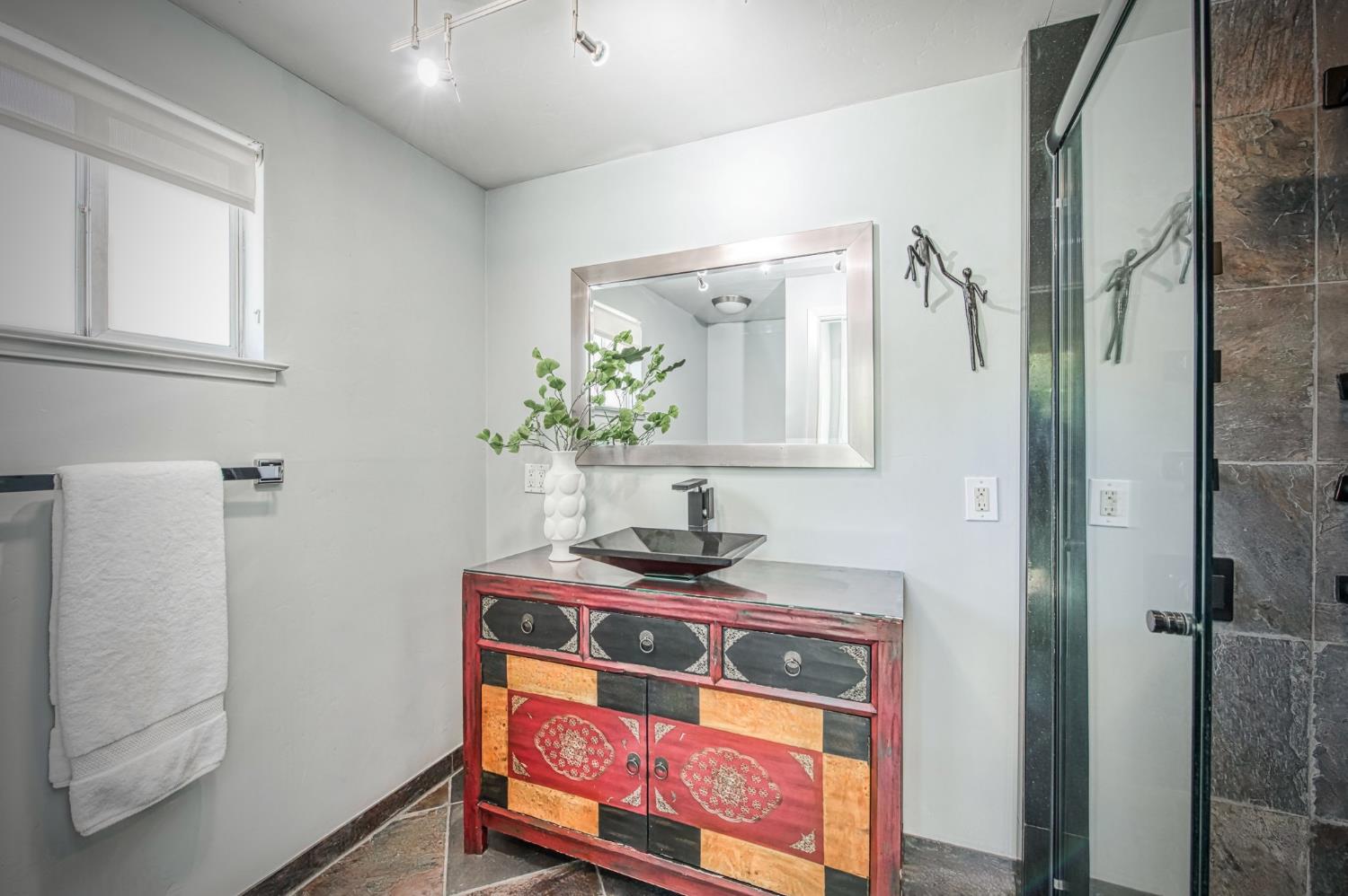 2530 W Dovewood Ln, Fresno, CA 93711