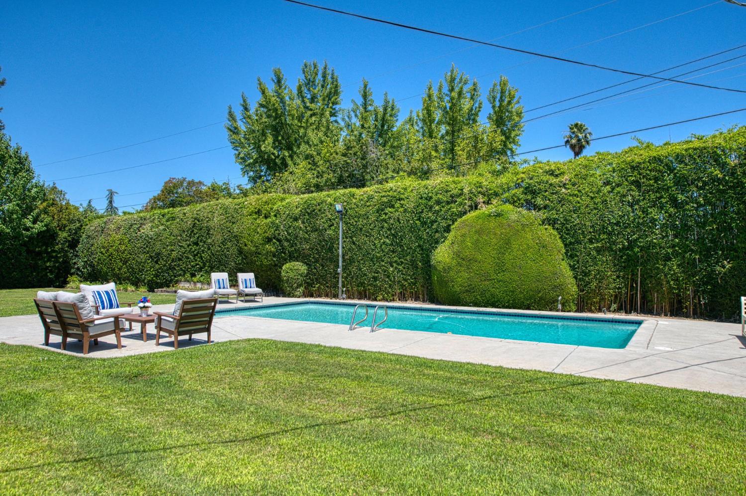 2530 W Dovewood Ln, Fresno, CA 93711