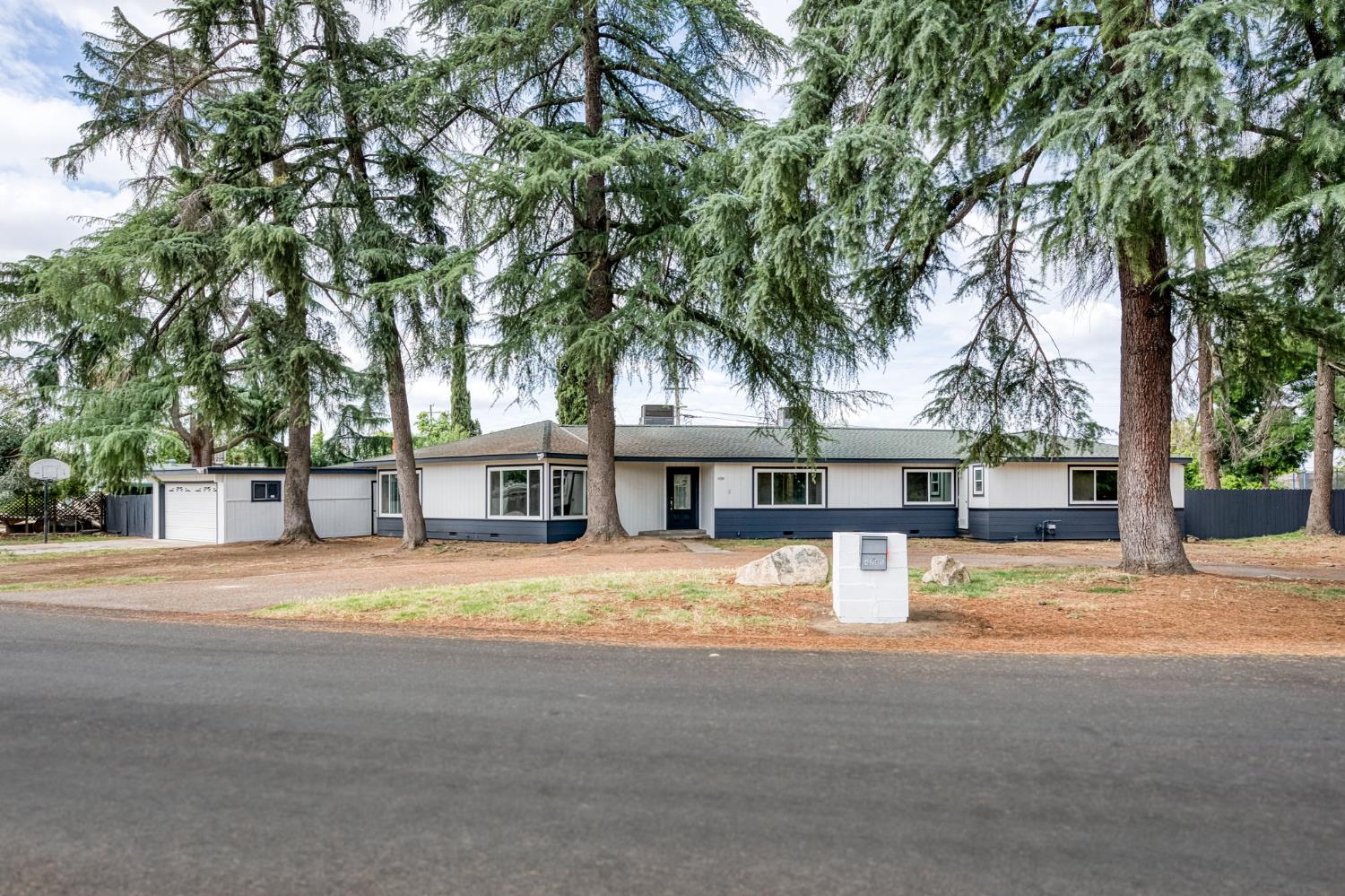 4205 Ralph Ln N, Fresno, CA 93727