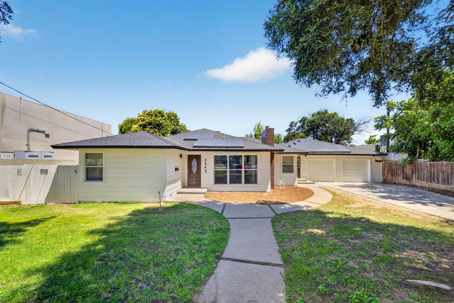3245 E Gettysburg Ave, Fresno, CA 93726